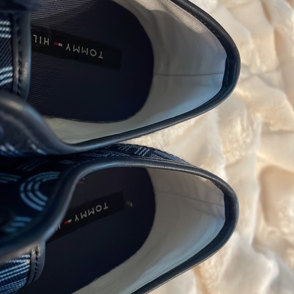 Tommy Hilfiger lace up sneakers - Picture 3 of 8